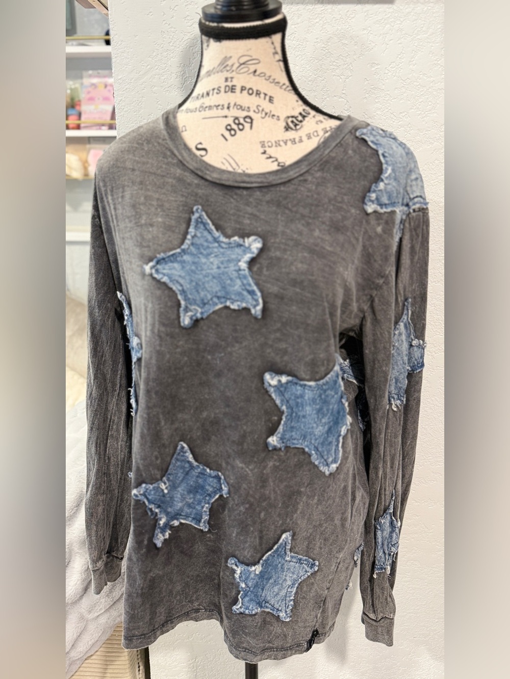 One Teaspoon Star Appliqué Long Sleeve Tee — NWOT XS - Picture 5 of 12